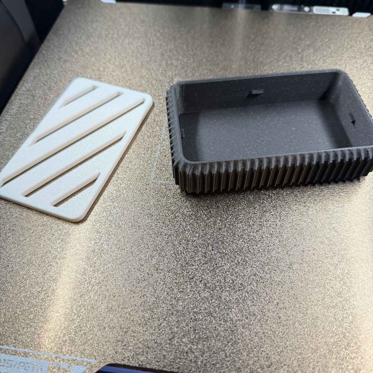 RIDGE BLOCK | DRAINING SOAP DISH