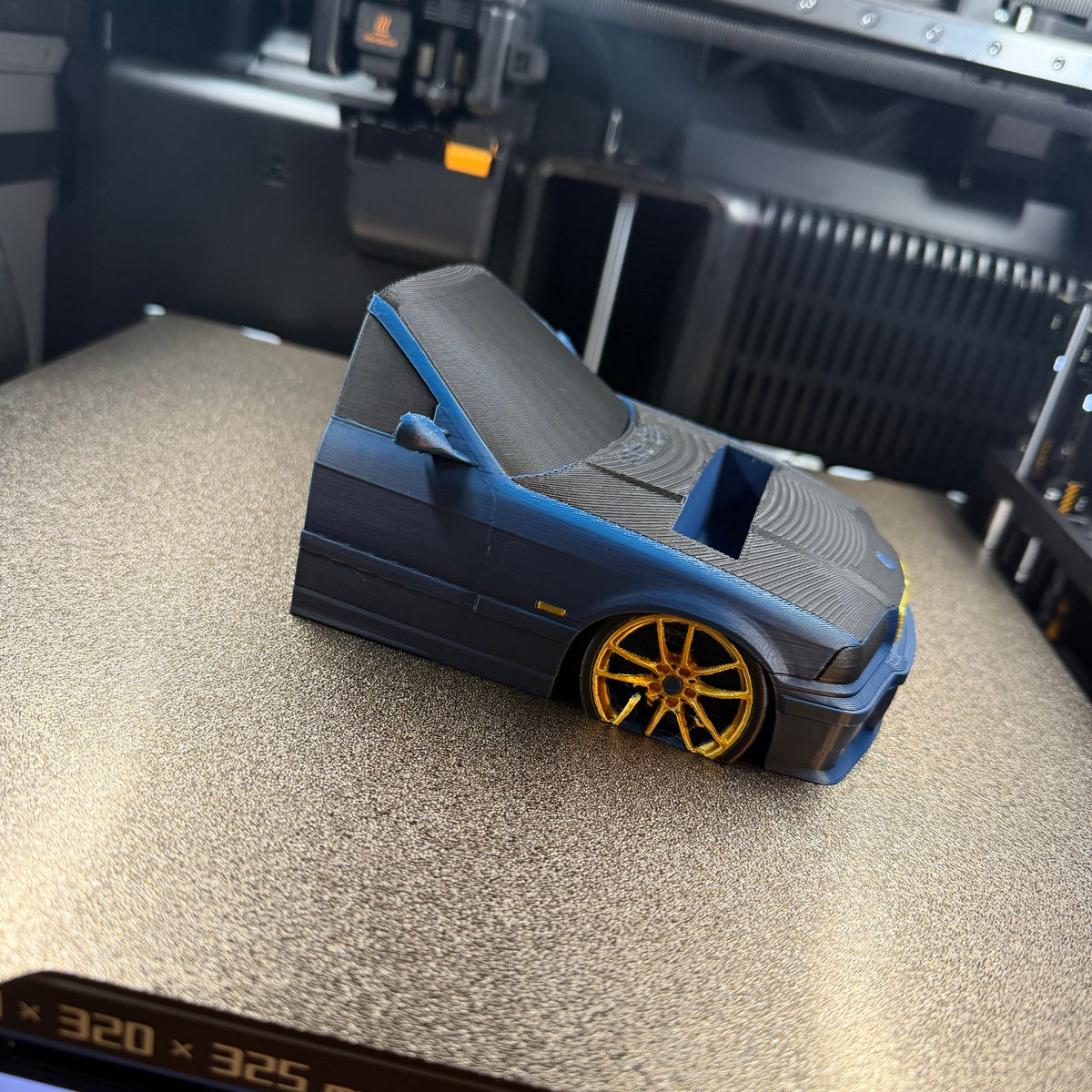 CHASIS | AUTOMOTIVE PHONE STAND